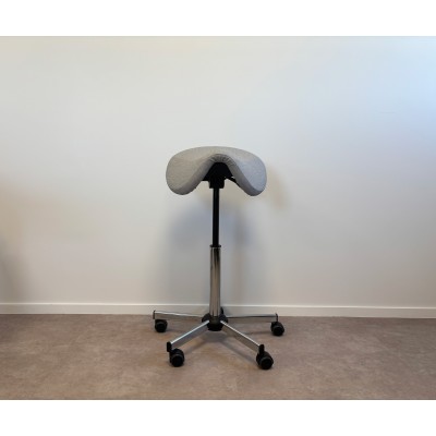 saddle chair